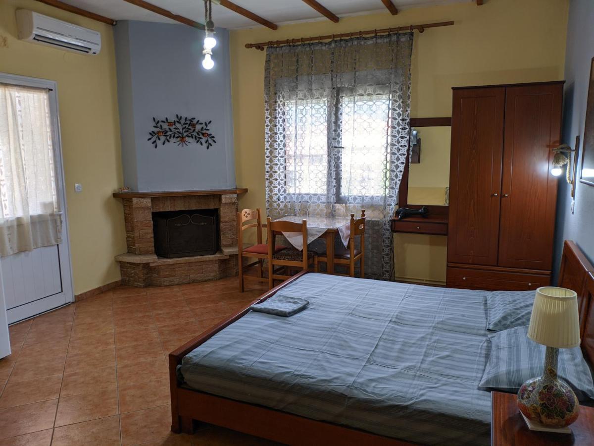 Alexandros Guesthouse Órma Екстериор снимка