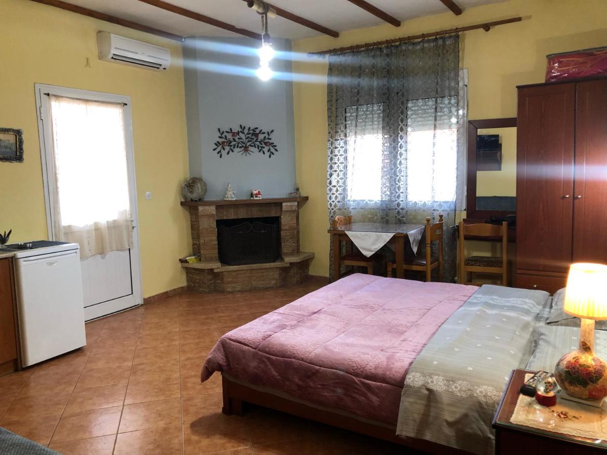 Alexandros Guesthouse Órma Екстериор снимка