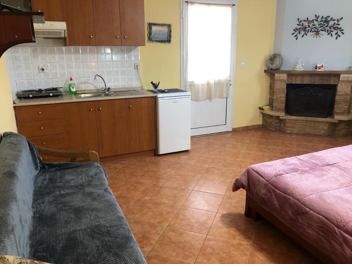 Alexandros Guesthouse Órma Екстериор снимка