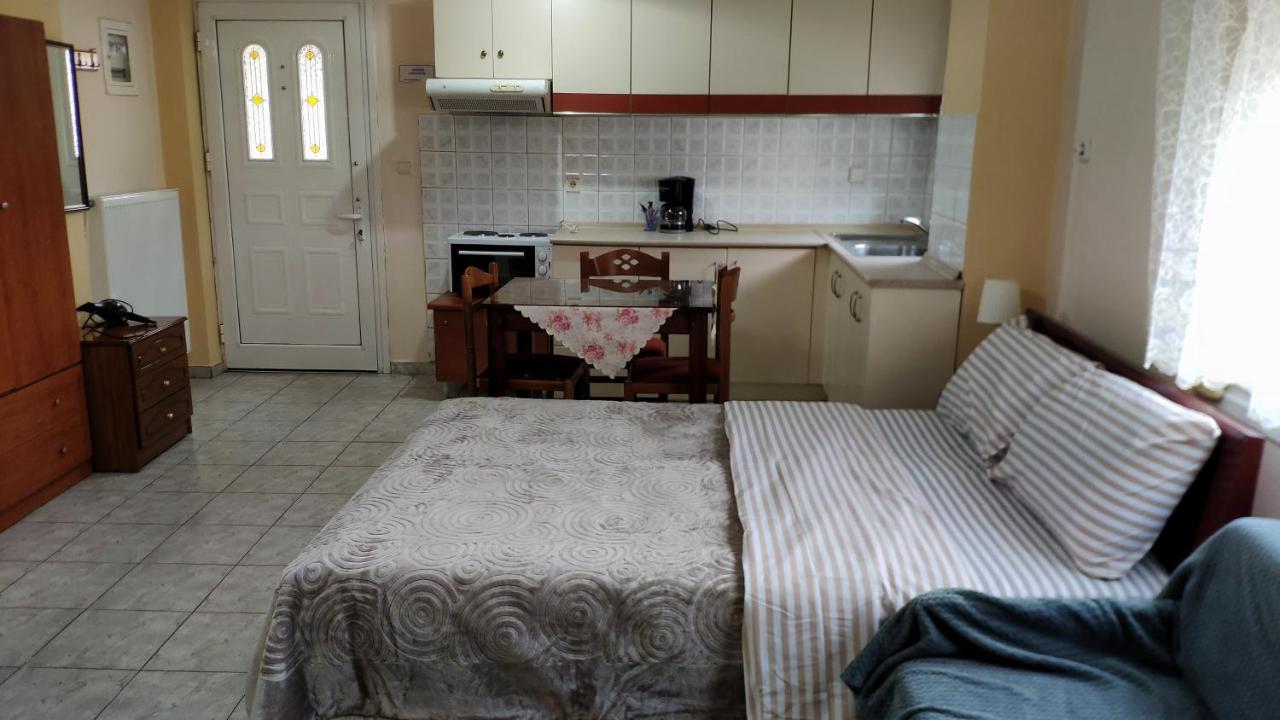 Alexandros Guesthouse Órma Екстериор снимка